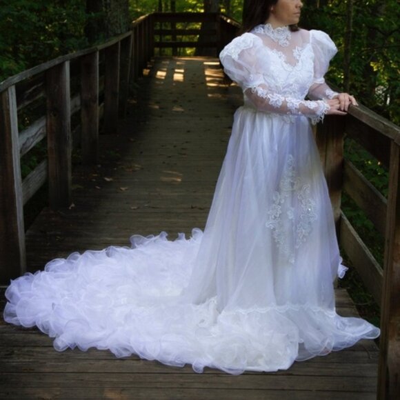 VINTAGE Wedding Dresses - Picture 4 of 12